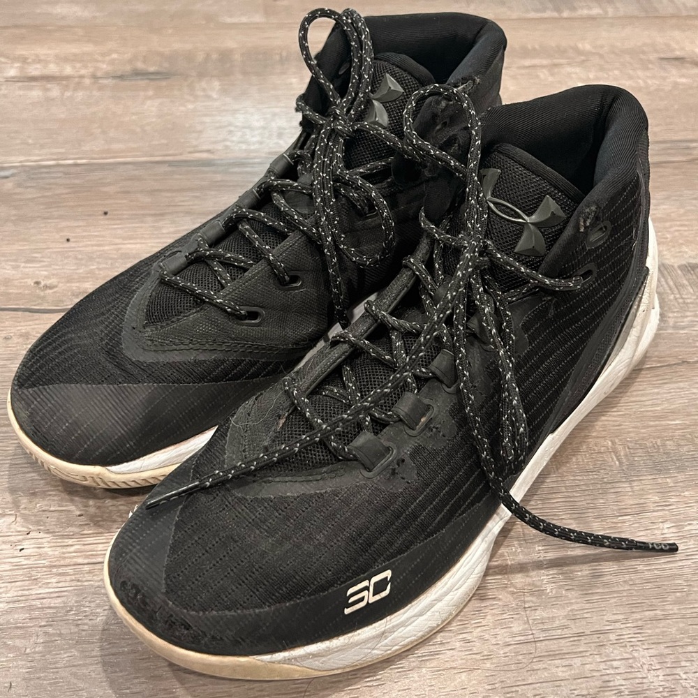 Under Armour Curry 3 Black & White
 - Mens Size 8